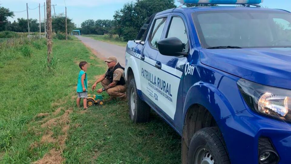 Perdido y con un autito de juguete, encontraron a un nene de 2 años deambulando solo en Córdoba