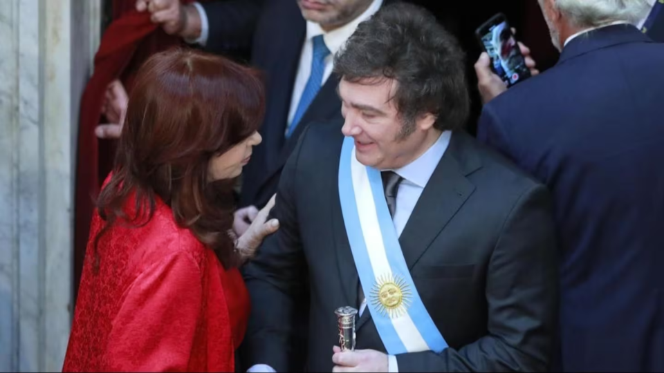 Cristina Kirchner trató de “cachivache” a Milei por su discurso sobre los homosexuales en Davos