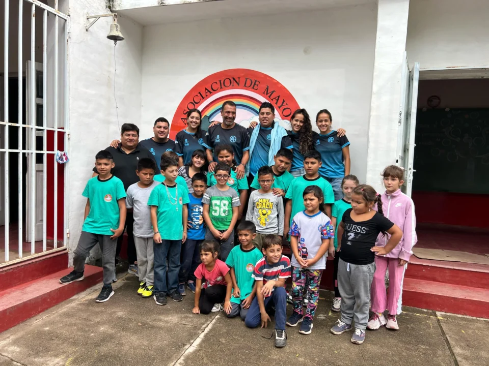 Colecta exitosa: la Filial Belgrano Alta Gracia entregó útiles a una escuela rural