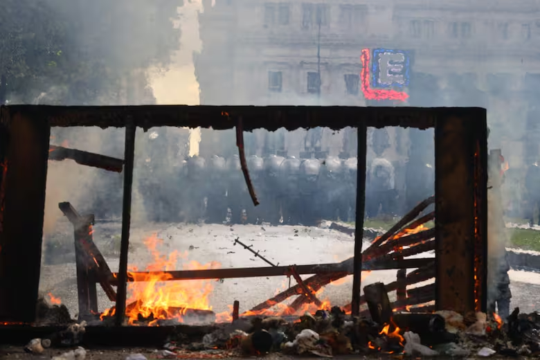 Incidentes en la protesta de jubilados: represión y detenidos en el Congreso