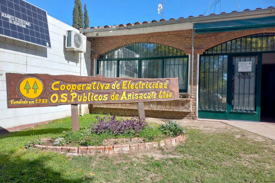 Incumplimiento administrativo y deuda millonaria: la Cooperativa suspendió el suministro al DEM