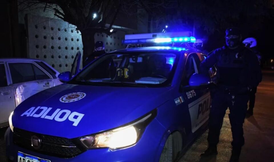 Investigan la muerte de un joven asesinado a puñaladas: detuvieron al padre
