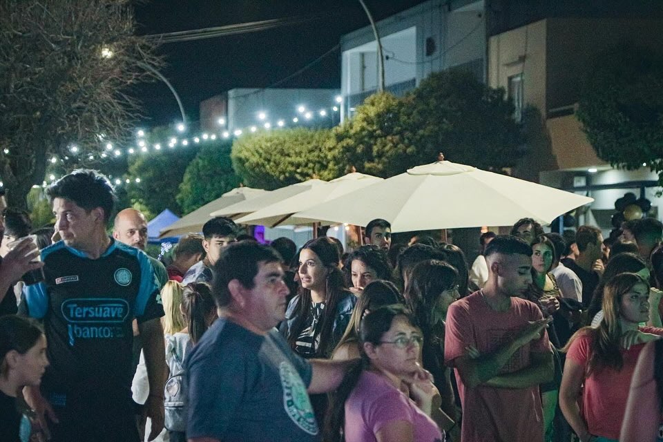Más de 50 comercios, food trucks y música en vivo: llega la Noche de los Mercados a Despeñaderos