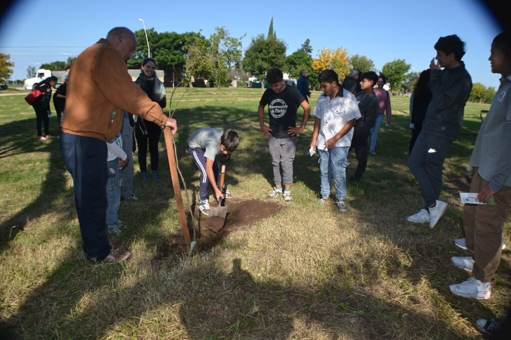 25 años educando corazones: emotiva celebración en el IPEM N° 82 Anexo de Monte Ralo