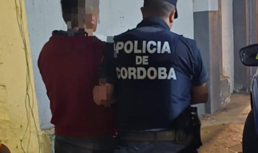 Amenazó con un arma y lo atraparon cuando esperaba que lo atiendan en el hospital