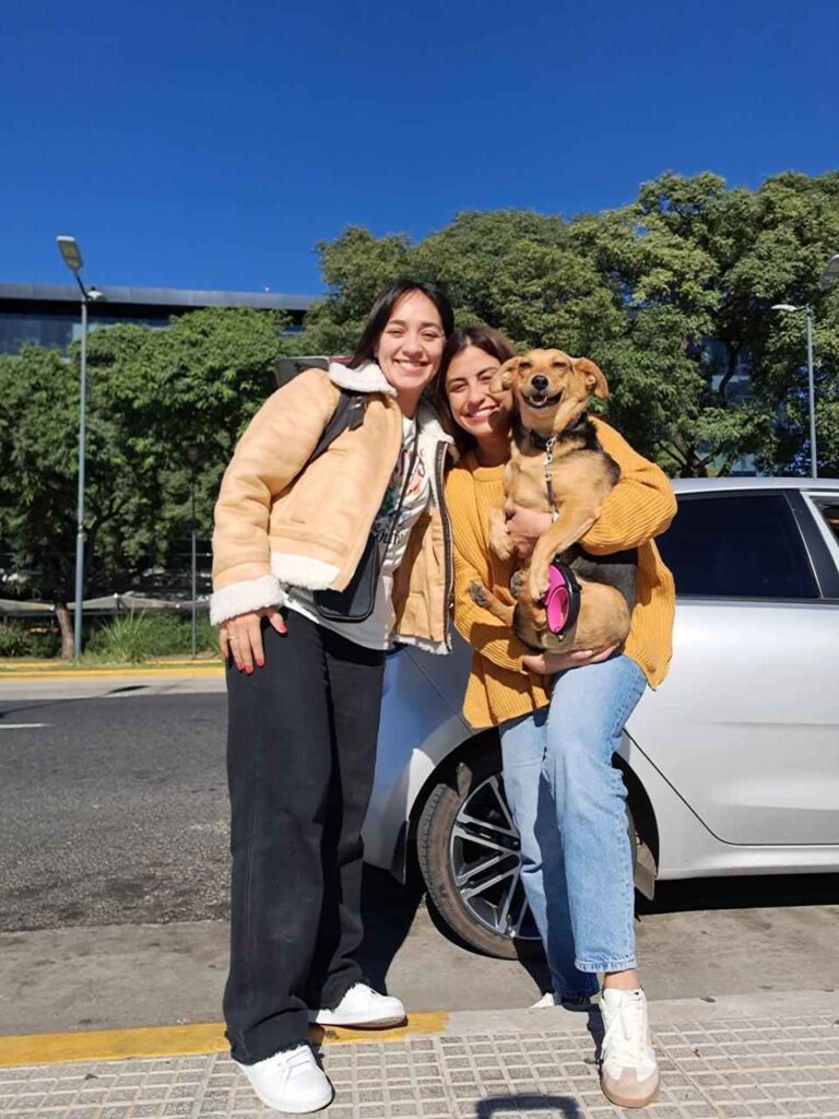 Aylen, la altagraciense que no se rindió hasta traer a su perrita desde Chipre