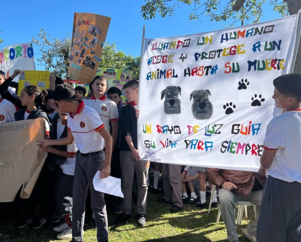 Barrio San Martín y 25 de mayo realizó un emotivo homenaje por el Día del Animal