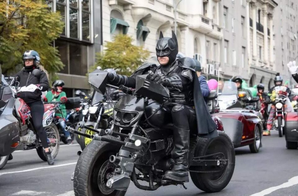 El Batman Cordobés llega a Alta Gracia para celebrar el Día del Padre