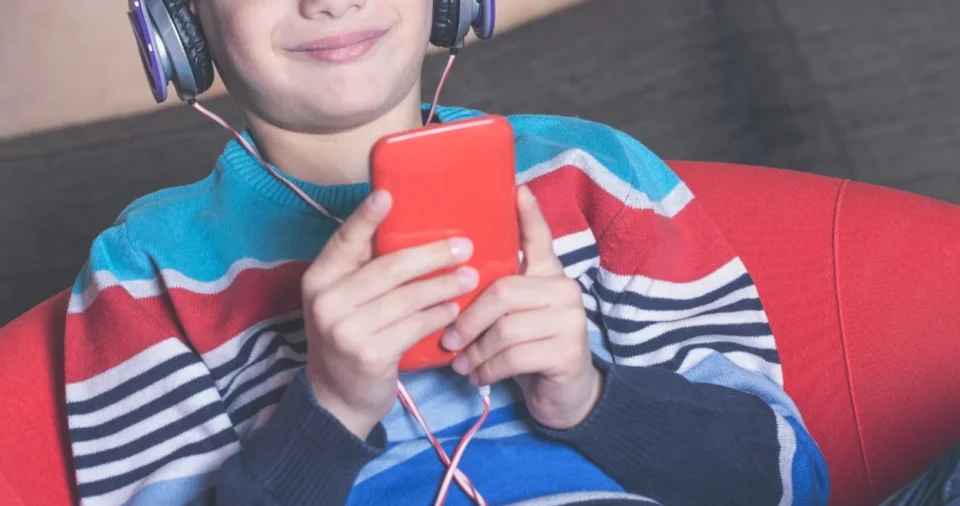 Convocan a familias interesadas en adoptar a un adolescente de 14 años