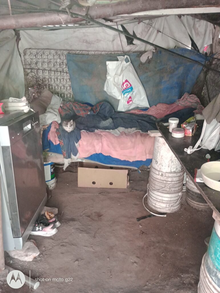 Una vecina pide ayuda urgente para Carola que vive en extrema precariedad