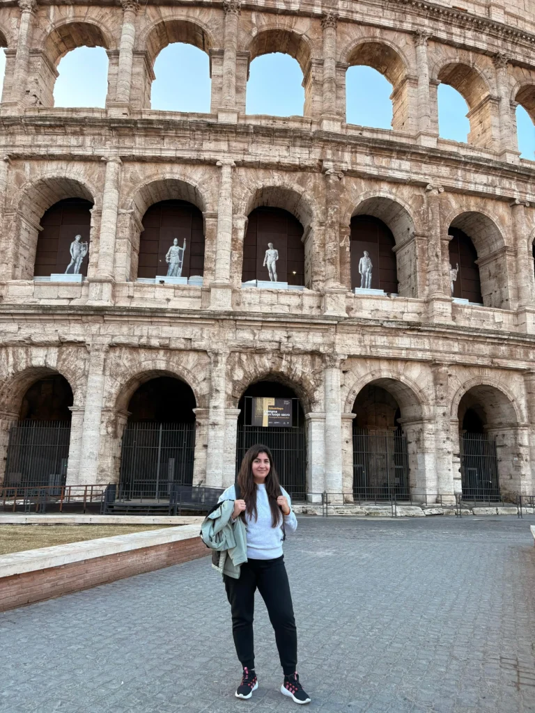 La historia de Milena: de enseñar en una escuela rural a las calles de Nápoles