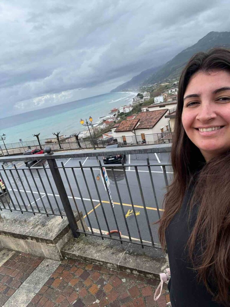 La historia de Milena: de enseñar en una escuela rural a las calles de Nápoles