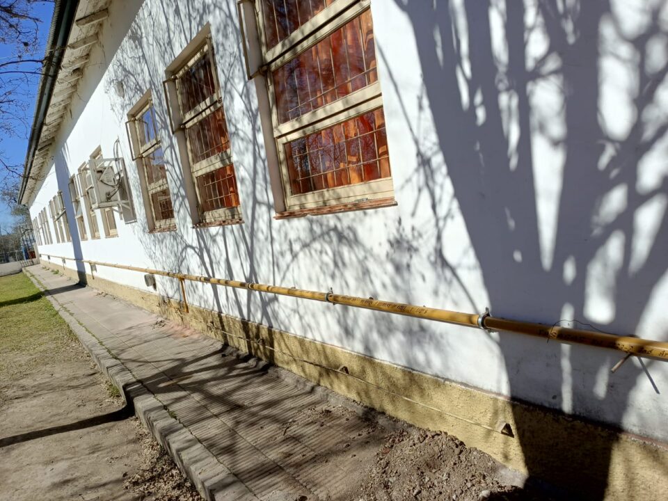 Calor para todos: la Escuela República Italiana contará con gas natural este invierno