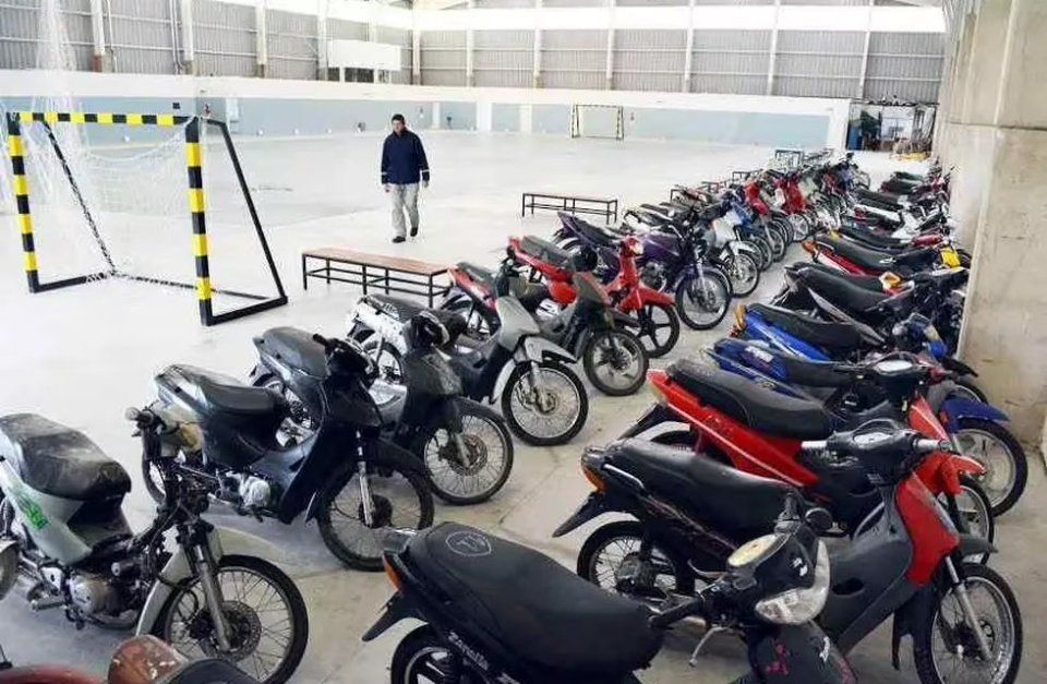 Se viene una subasta pública de motocicletas