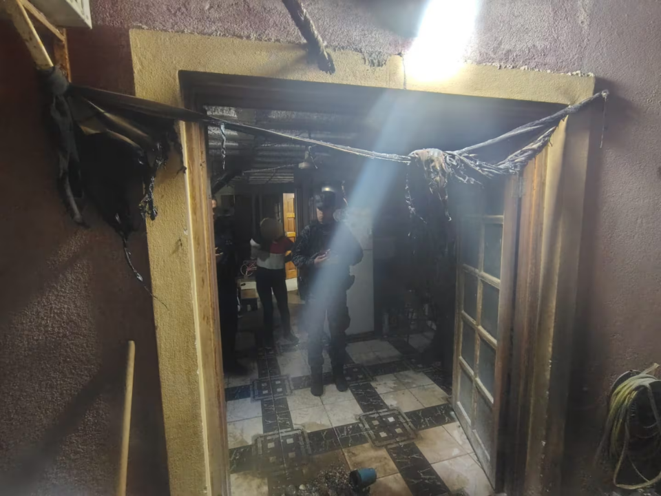 Hacían un asado, se les prendió fuego un pote con nafta y terminaron internados