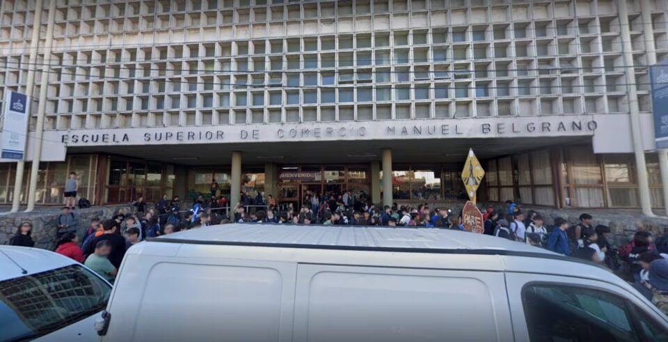 Irá a juicio el alumno que usó IA para crear fotos pornográficas de compañeras