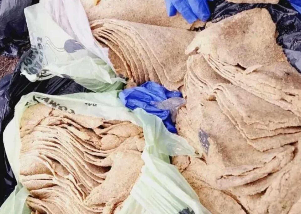 Del choripán al choripapel: detuvieron a un hombre por vender milanesas de papel higiénico