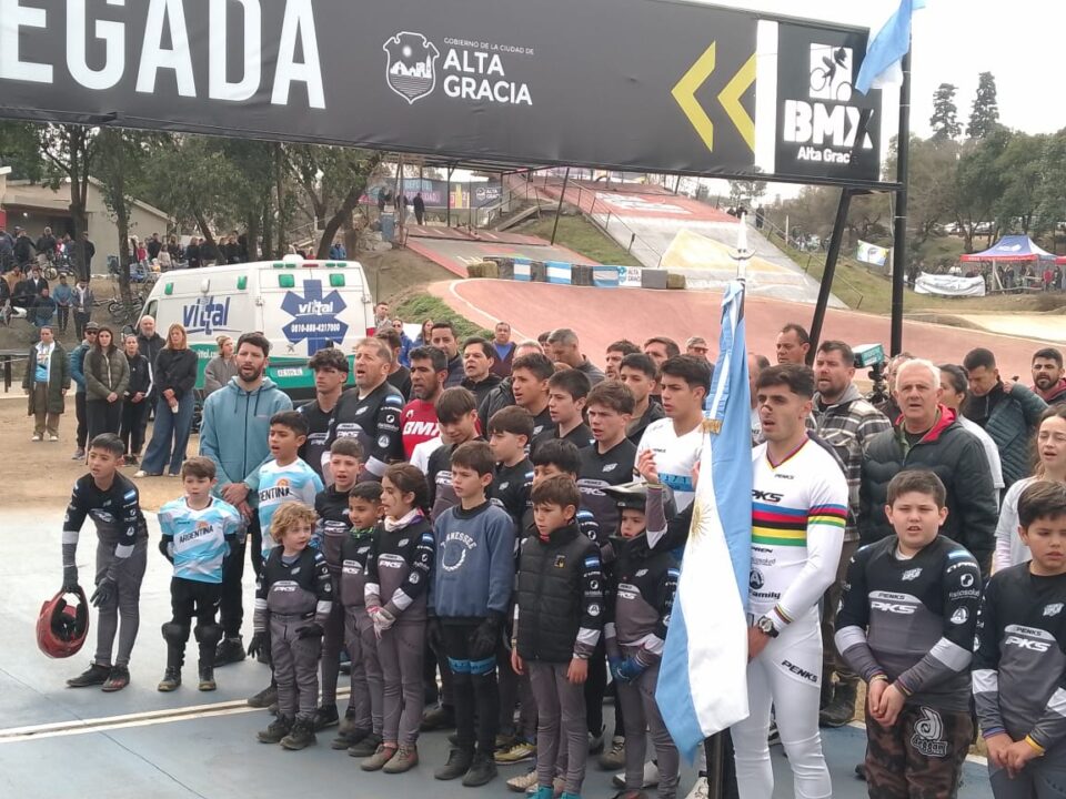 A pura adrenalina, arrancó la fiesta del BMX Internacional en el Parque García Lorca