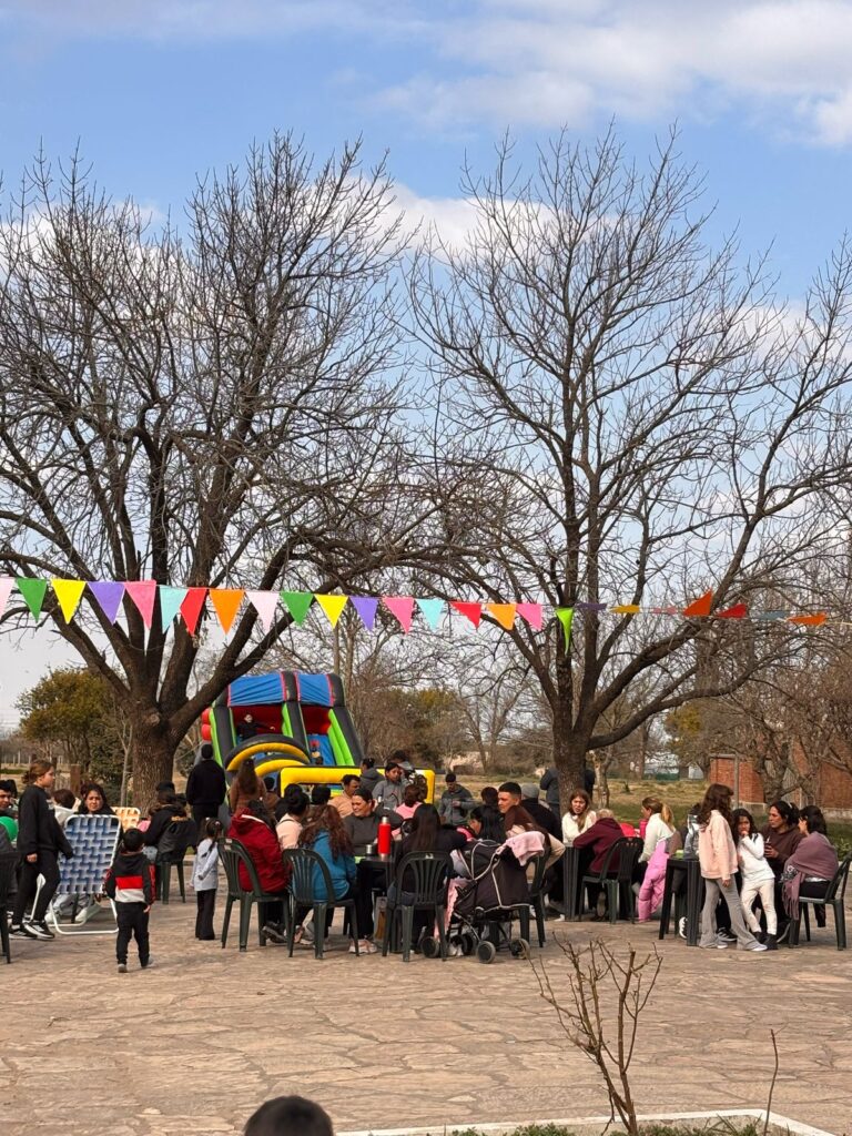 La Plaza 9 de Julio se llenó de familias para el Día de las Infancias en Monte Ralo