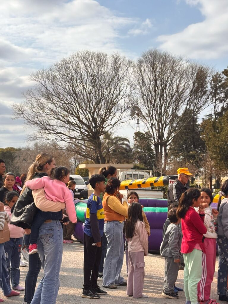 La Plaza 9 de Julio se llenó de familias para el Día de las Infancias en Monte Ralo