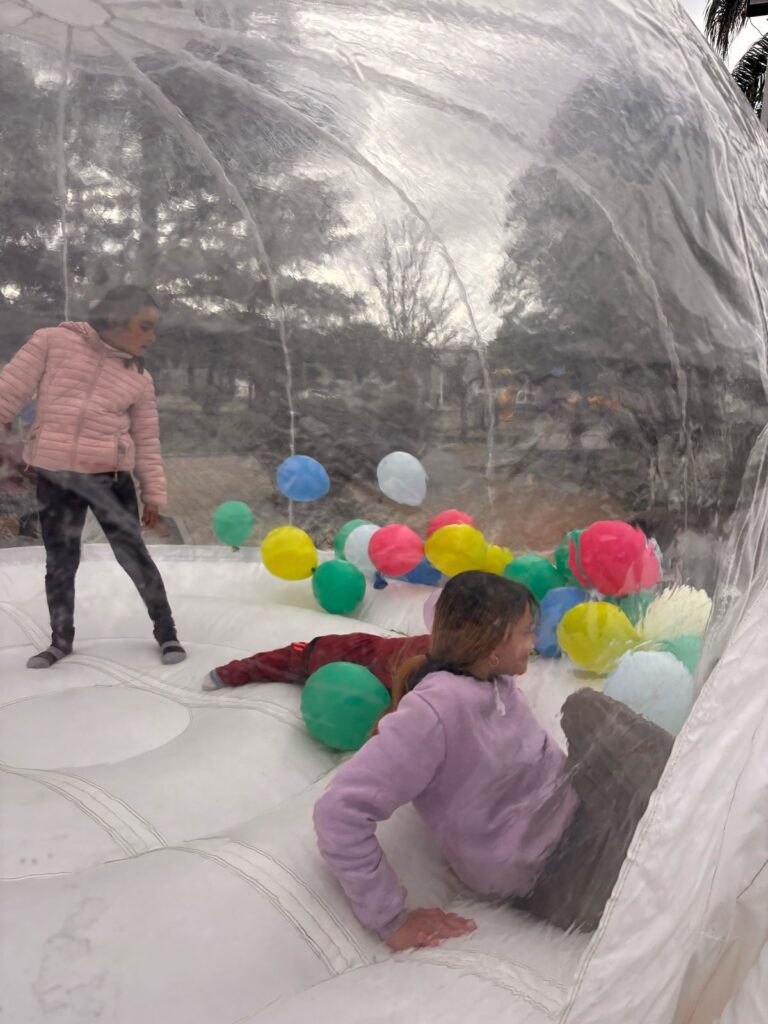 La Plaza 9 de Julio se llenó de familias para el Día de las Infancias en Monte Ralo
