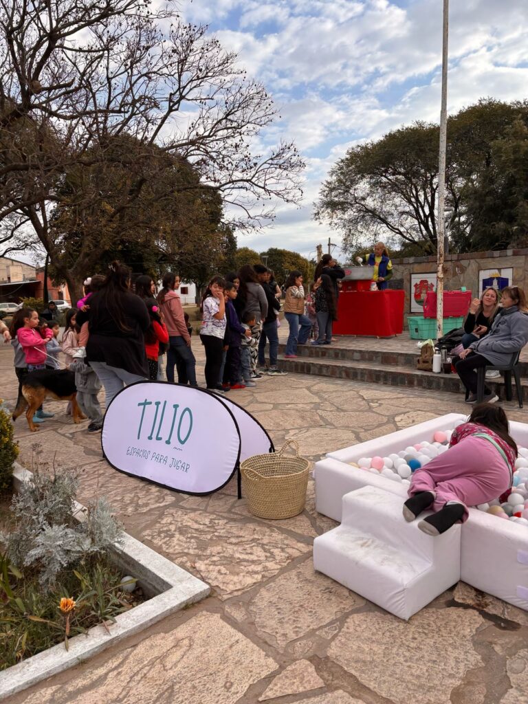 La Plaza 9 de Julio se llenó de familias para el Día de las Infancias en Monte Ralo