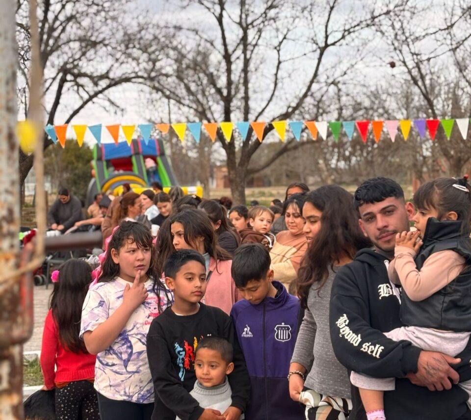 La Plaza 9 de Julio se llenó de familias para el Día de las Infancias en Monte Ralo