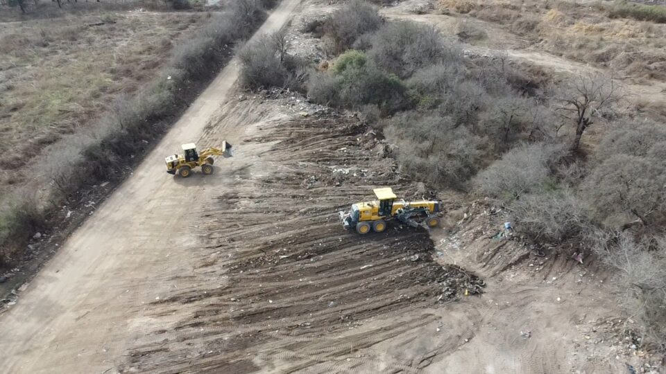 Alta Gracia informó que continúan los trabajos de saneamiento, limpieza y movimiento de suelo en el sector destinado al nuevo complejo ambiental.