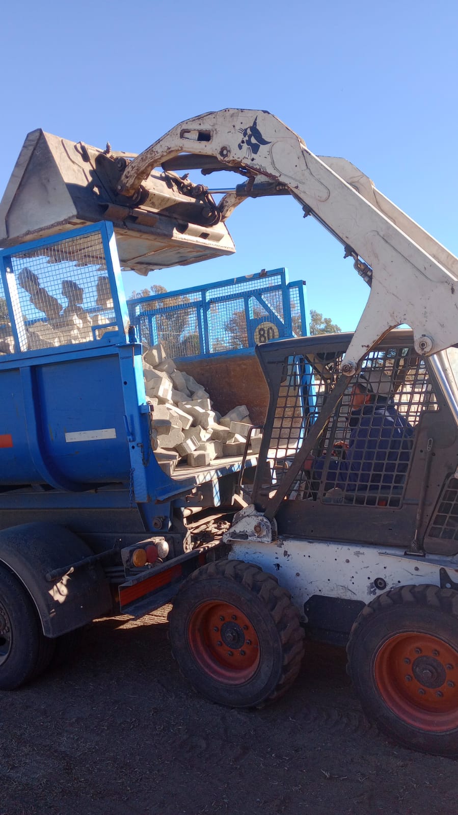 Paso de la Pampa y San Clemente: avanzan las reparaciones de caminos serranos