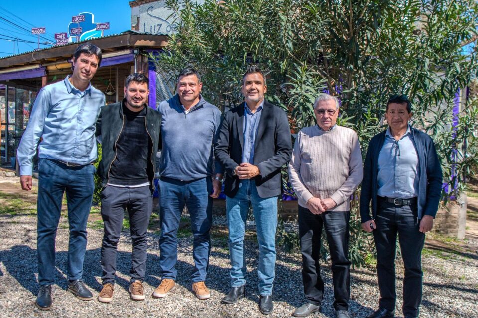 Intendentes de Santa María anuncian su alineamiento con Provincias Unidas