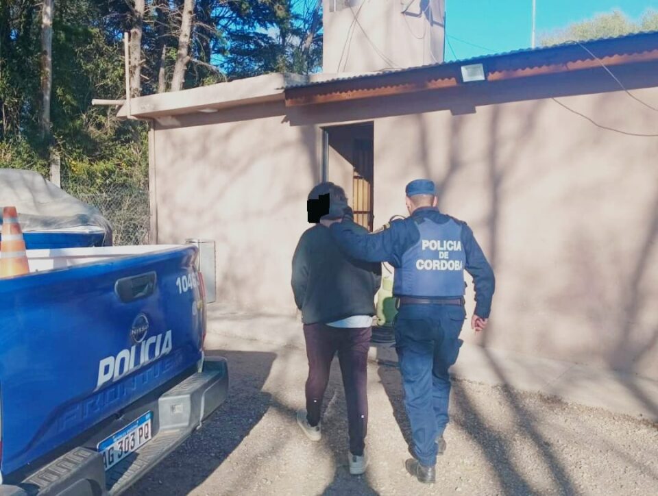 Un conductor de 19 años fue aprehendido tras protagonizar un accidente y fugarse