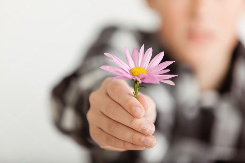 “Te ofrecen una flor y después te empezás a sentir mal”: ¿nueva modalidad de ataque en Alta Gracia?