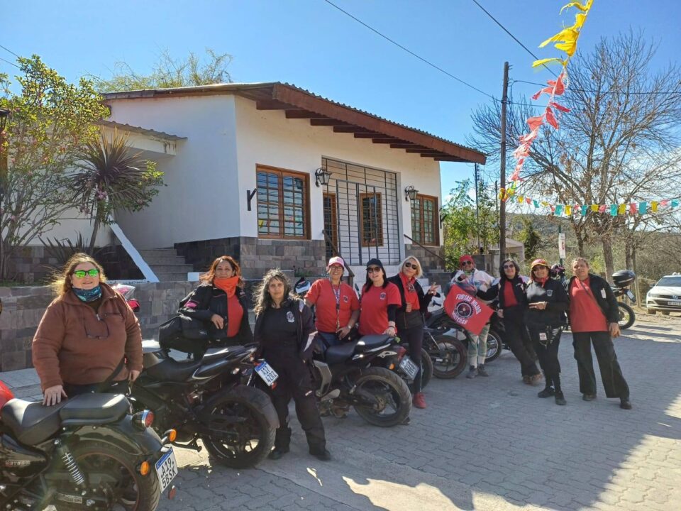 El grupo "Furias Rojas" celebra su primer aniversario con una gran rodada
