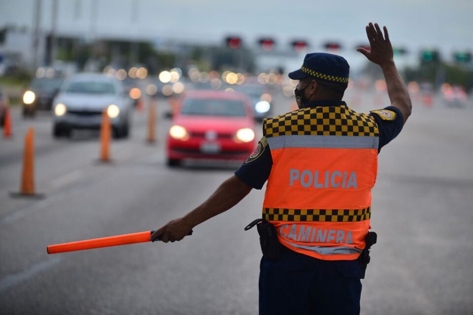 Intentó coimear a la Policía Caminera con $50.000 para evitar la multa y lo detuvieron