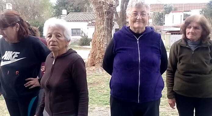 Mujeres mayores se animan a la gimnasia y comparten un espacio de encuentro