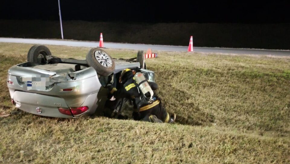 Una mujer perdió el control de su vehículo sobre Ruta 5