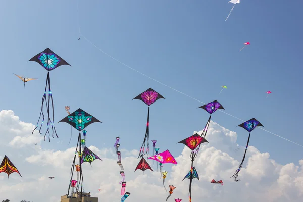 Hoy el cielo se viste de colores en Despeñaderos: gran barrileteada familiar