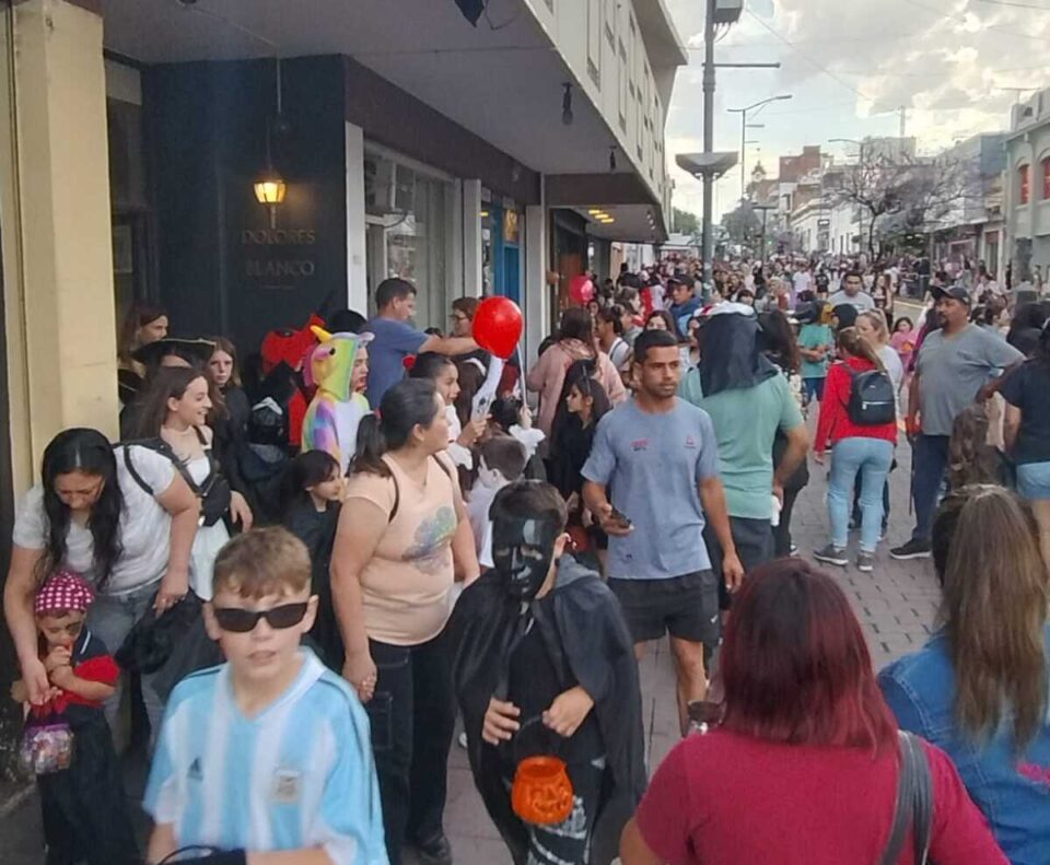El centro de Alta Gracia se llena de brujas, monstruos y dulces para celebrar Halloween