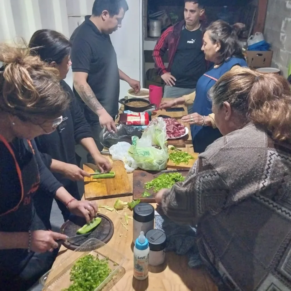 A un mes del inicio, la olla popular de Parque Virrey Este ya entregó 150 raciones