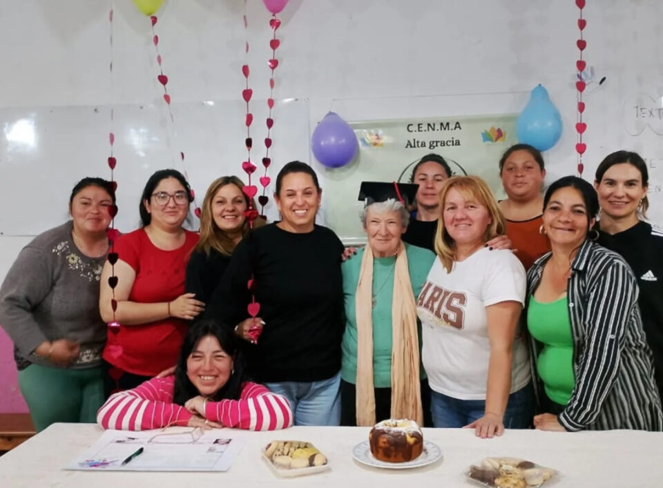 Nunca es tarde para aprender: Adita se graduó del CENMA Valle Alegre a los 74 años