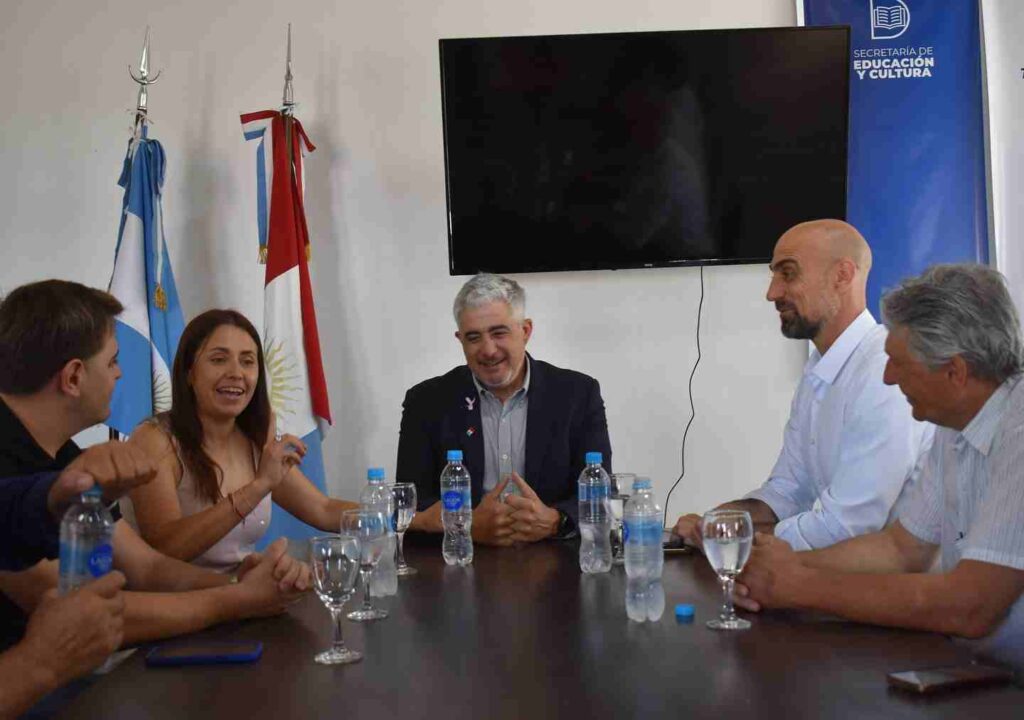 Se fortalece la red de salud regional con el impulso de Despeñaderos y Apross