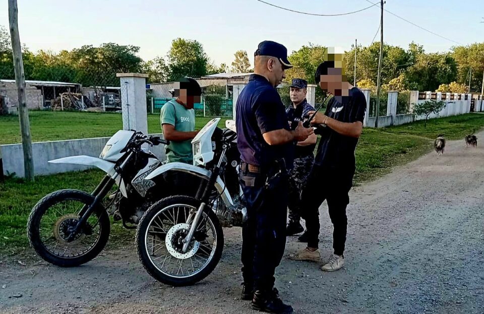 Controles intensivos y presencia policial en rutas y barrios de Falda del Carmen