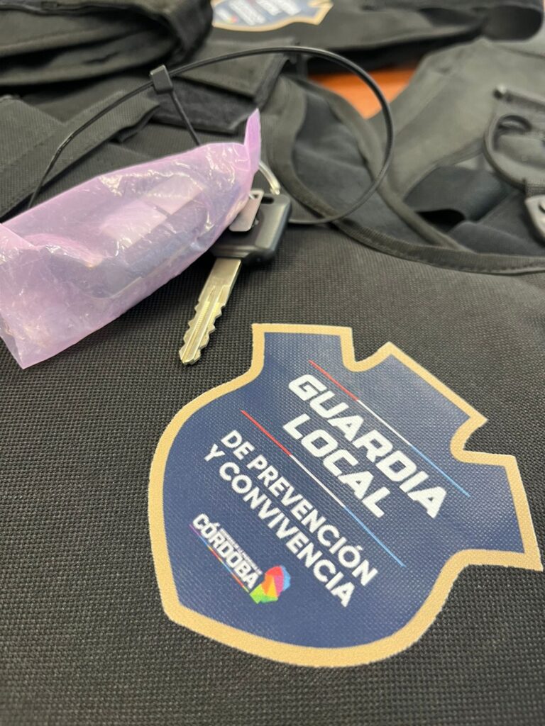 Alta Gracia recibió una Nissan Frontier, 15 chalecos y 20 alarmas para su Guardia Local