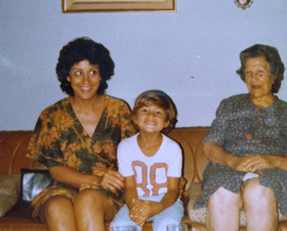 Tras 46 años, Liliana vuelve a Alta Gracia a buscar a su ahijado y recuperar retazos de su vida
