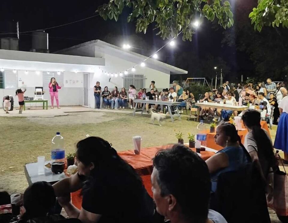 Barrio Parque San Juan festejó el Día de la Madre con shows y comidas caseras