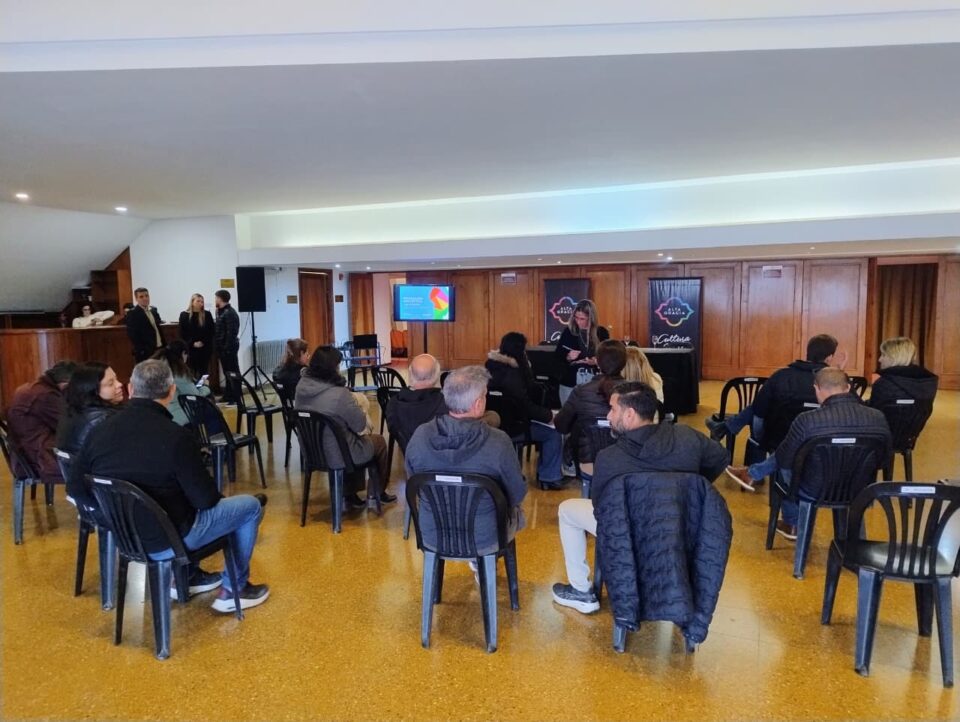 Empresarios participaron de una charla sobre la Ley de Promoción Industrial