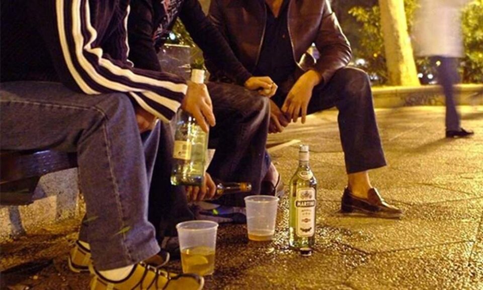 Vecinos hartos: anoche "El Bulevard Pellegrini fue un boliche a cielo abierto"