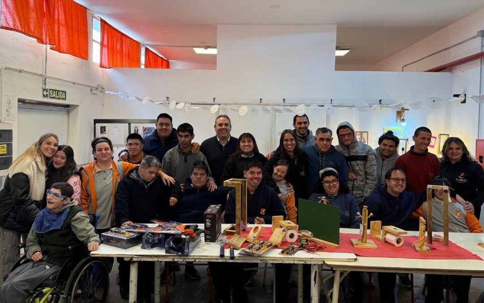 El municipio entregó herramientas a la Fundación Espacios para fortalecer sus talleres