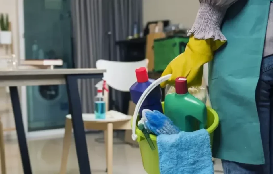 Personal doméstico: cómo impactan el 1,3 % extra y el bono de $14.000 en los sueldos