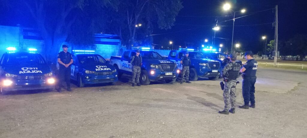 Sin casco, sin papeles y con menores a bordo: retienen una moto en el centro